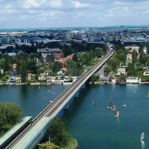 Zentrumnah Direkt An Ubahn Bei Un-vic Und Am Badestrand Apartment Wien